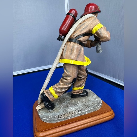 Red Hats of Courage “Advancing the Attack” Fireman Hose Figurine by Vanmark - Picture 6 of 9